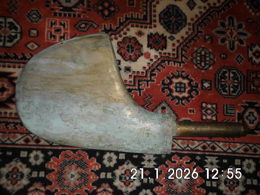 Roer in brons, Ophalen