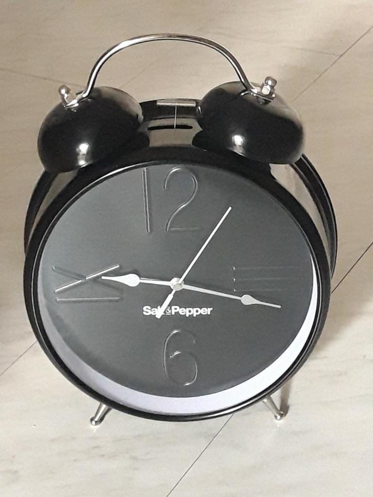 salt&pepper klok, Enlèvement ou Envoi, Comme neuf, Analogique, Réveil ou Horloge