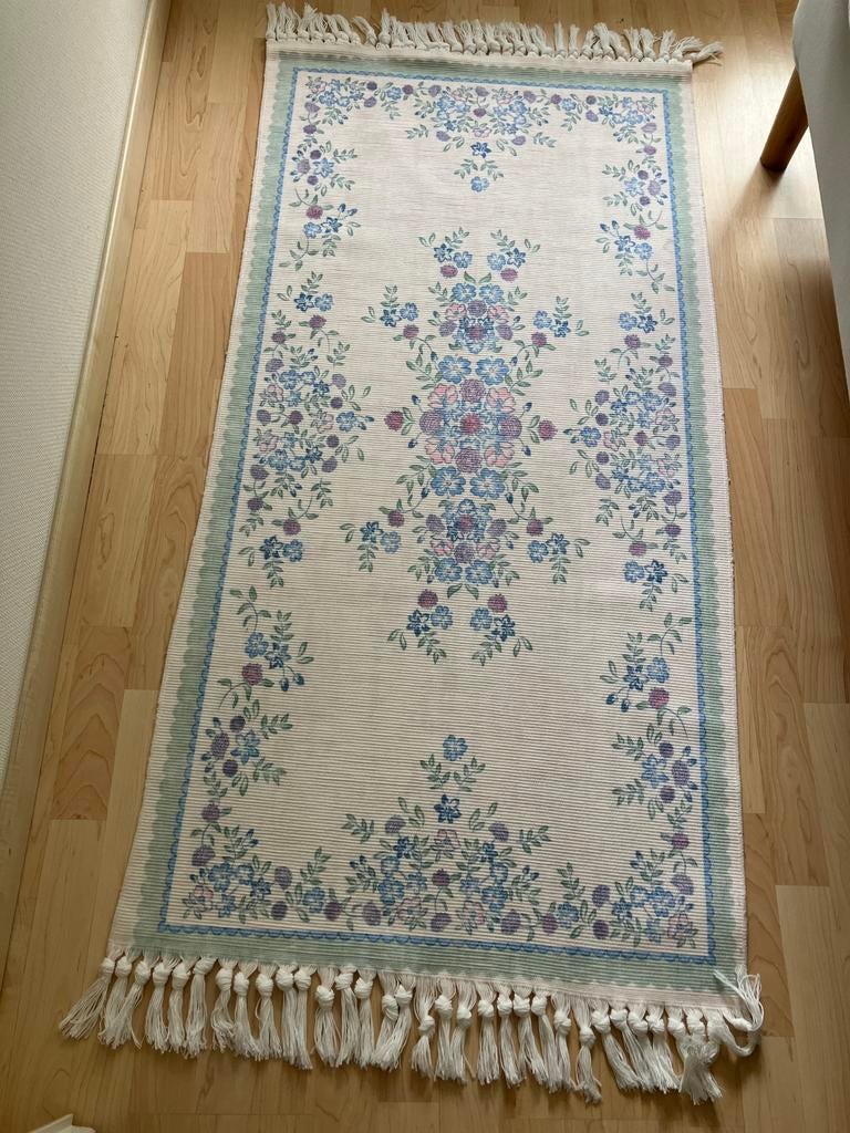 2 Petits tapis 70cm x 143 cm NEUFS  carpette fond blanc, Enlèvement, Blanc