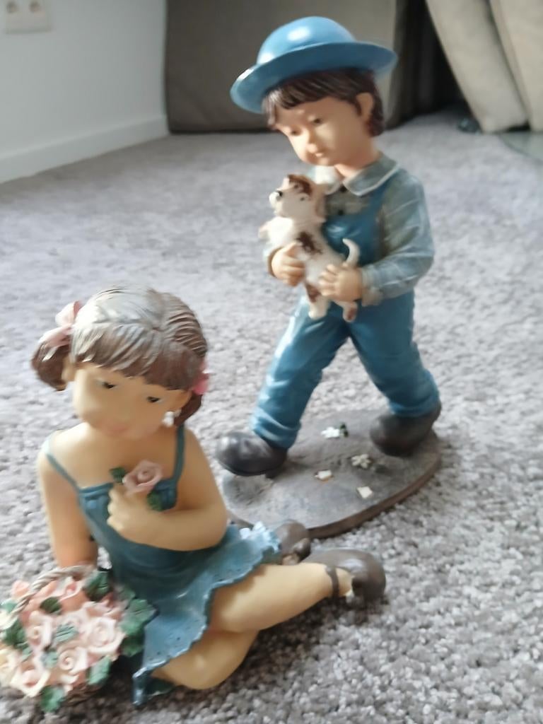 2 adorables figurines hummel, Enlèvement ou Envoi, Comme neuf