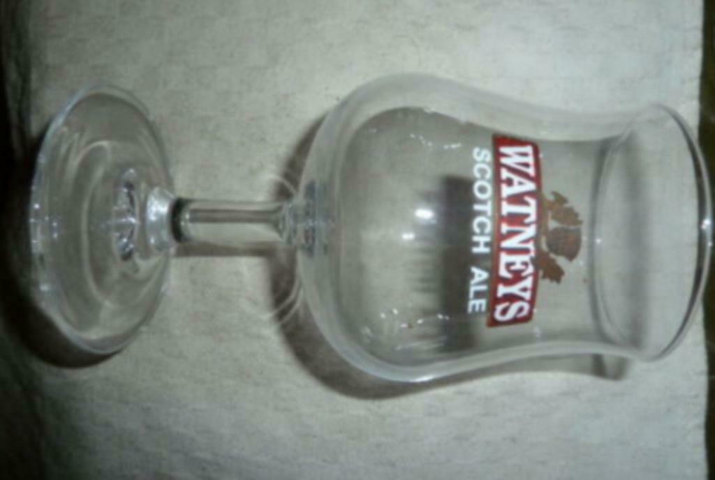 #K bier glas WATNEYS Scotch Ale, Ophalen of Verzenden, Nieuw, Bierglas
