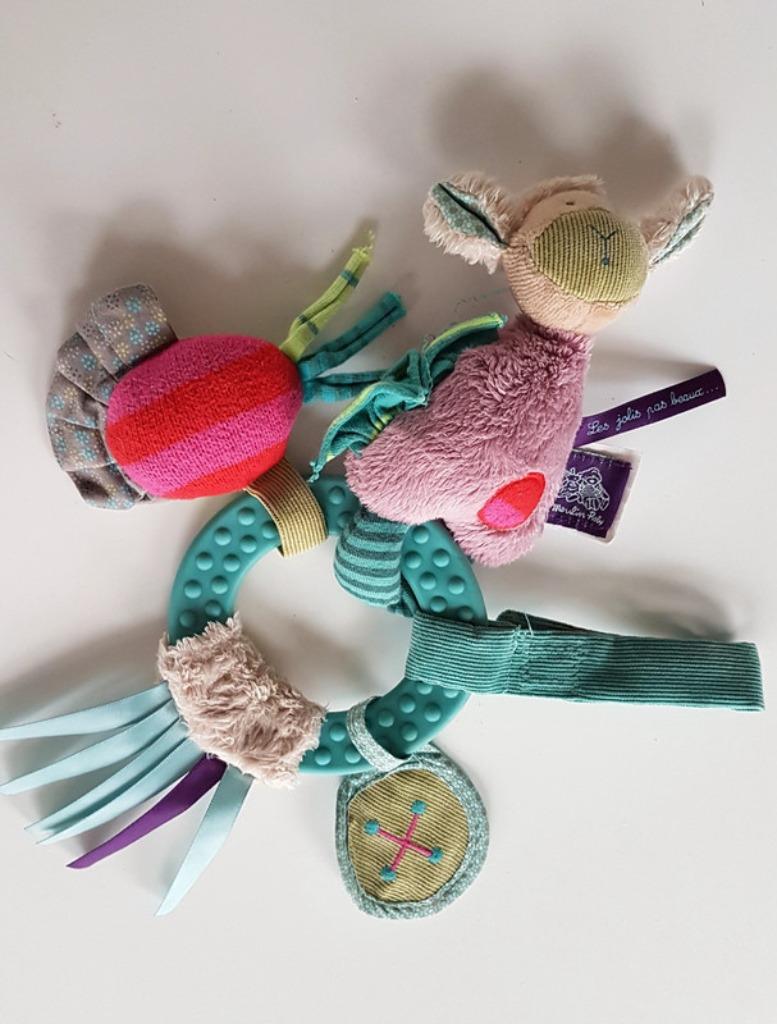 MOULIN ROTY - Anneau d'éveil mouton - Les Jolis pas beaux, Ophalen of Verzenden, Gebruikt, Rammelaar, Met geluid