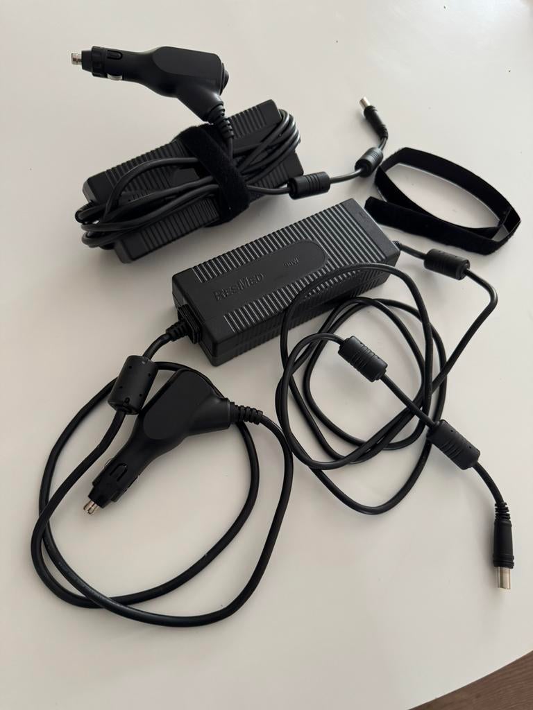 2X Resmed airsense 10 adapters12/24 volt voor cpaptoestel, Ophalen, Zo goed als nieuw