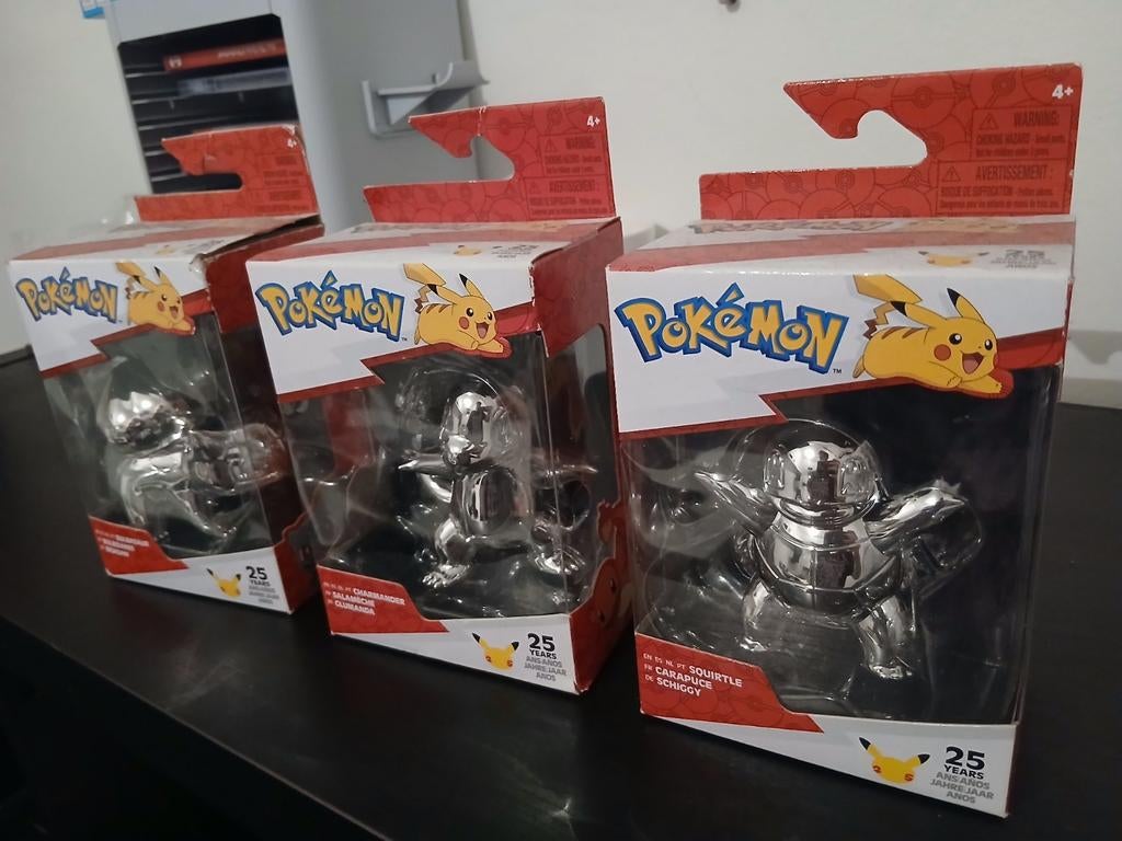 Pokemon 25 year celebration silver figure (3 kanto starters), Ophalen
