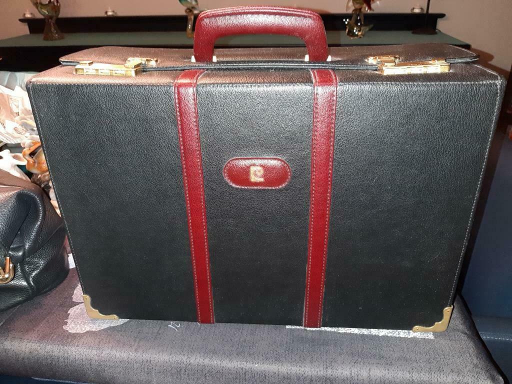 Pilootkoffer uit leder v Pierre Cardin, Ophalen