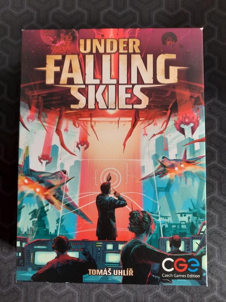 Under Falling Skies, Ophalen of Verzenden, Zo goed als nieuw
