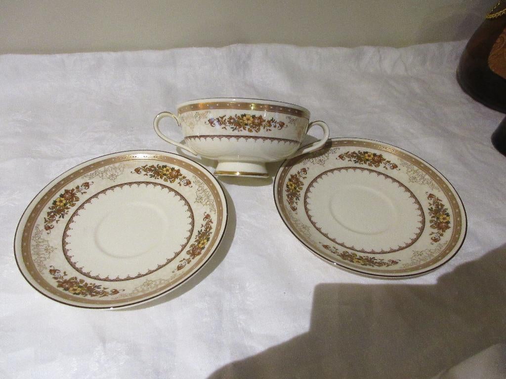 Tasse à café et assiettes MINTON Roxburgh Fine Bone China, Antiquités & Art, Antiquités | Porcelaine, Enlèvement
