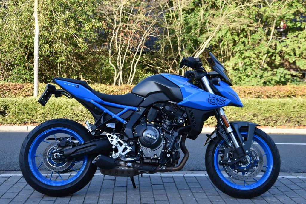 SUZUKI - GSX 8S - BLAUW - 2023, Motoren, 2 cilinders, Traction Control, Nieuw, Bedrijf