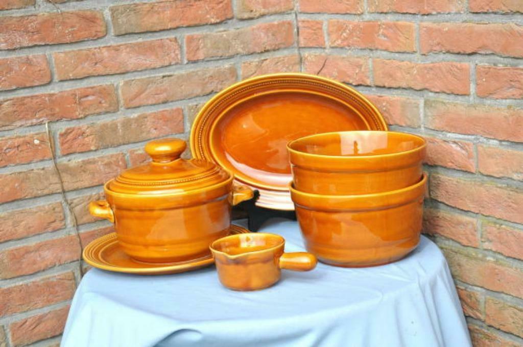 § ensemble de vaisselle saint amand 6 pieces, Maison & Meubles, Enlèvement ou Envoi, Comme neuf, Céramique, Autres types