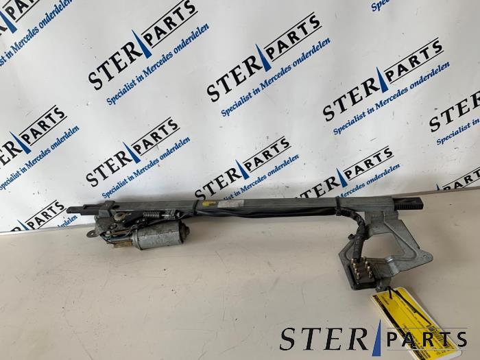 Approche ceinture droite d'un Mercedes E-Klasse, Autos : Pièces & Accessoires, Habitacle & Garnissage, Mercedes-Benz, Utilisé