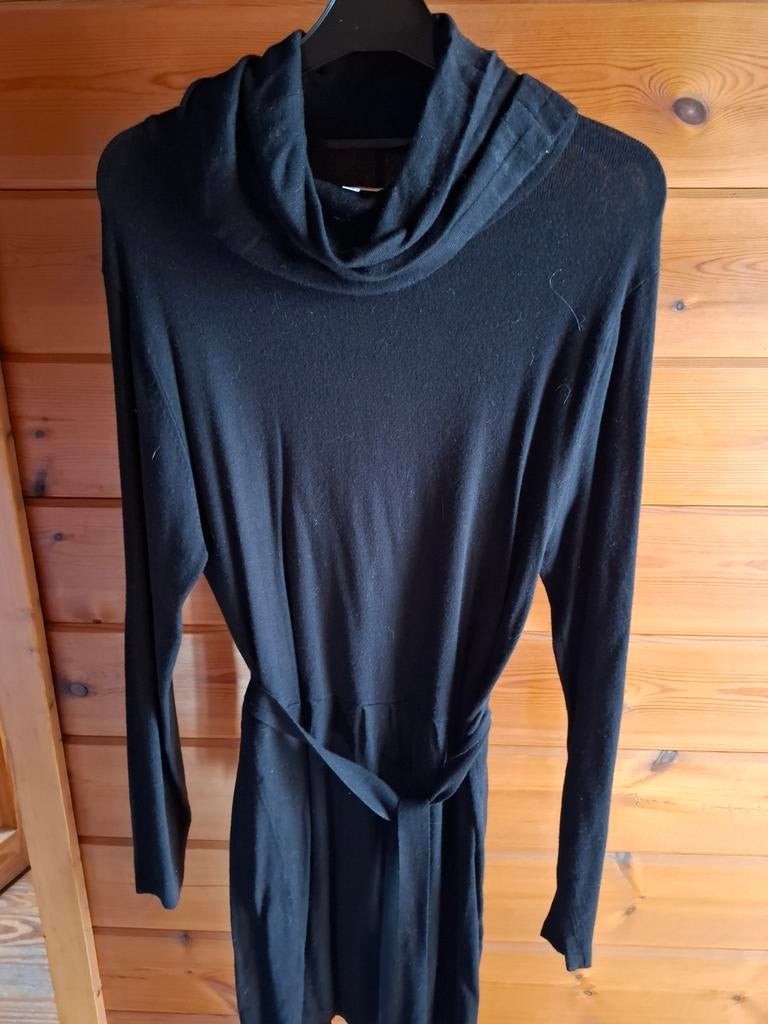 Zwart kleedje, Ophalen, Zo goed als nieuw, Maat 38/40 (M), Zwart