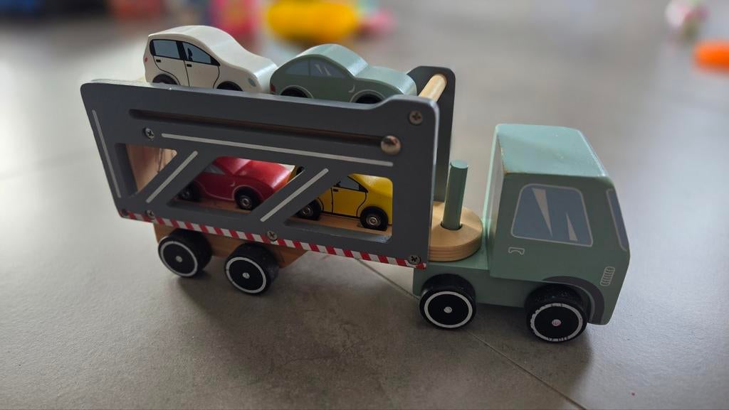 Camion avec remorque et 4 voitures, Enfants & Bébés, Jouets | Jouets en bois, Utilisé, Autres types, Enlèvement ou Envoi