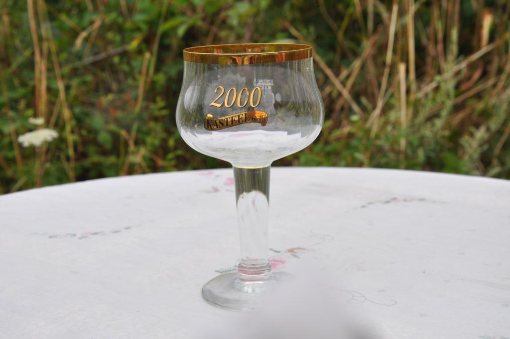 verre sur pied biere kasteel 2000, Collections, Enlèvement ou Envoi, Comme neuf, Verre ou Verres, Autres marques