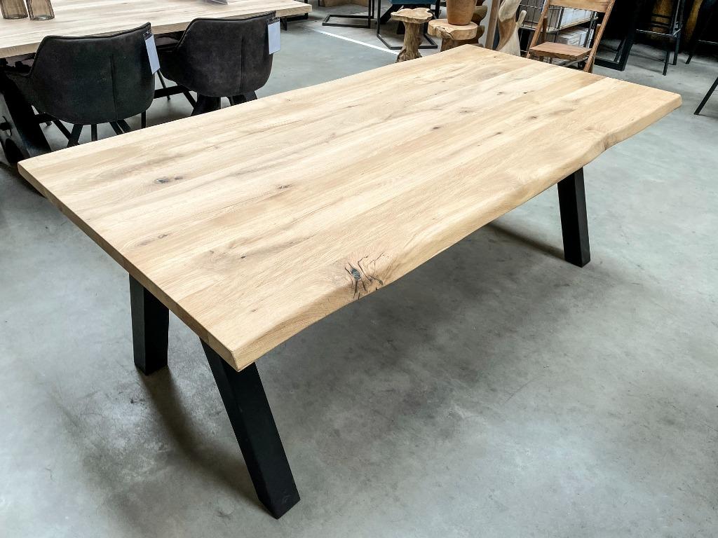 Eettafel - Tafelblad massief eiken - Boomstamkant, Eikenhout, Vijf personen of meer, Nieuw, 200 cm of meer