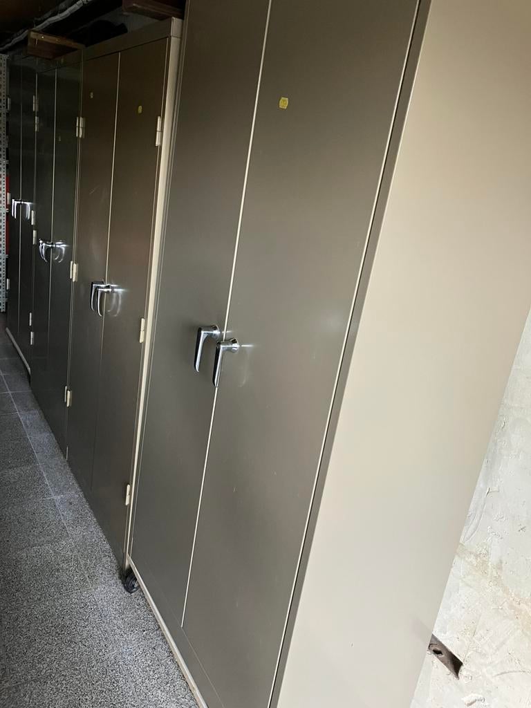 Metalen kast met vakken, geen leggers., Ophalen, Gebruikt