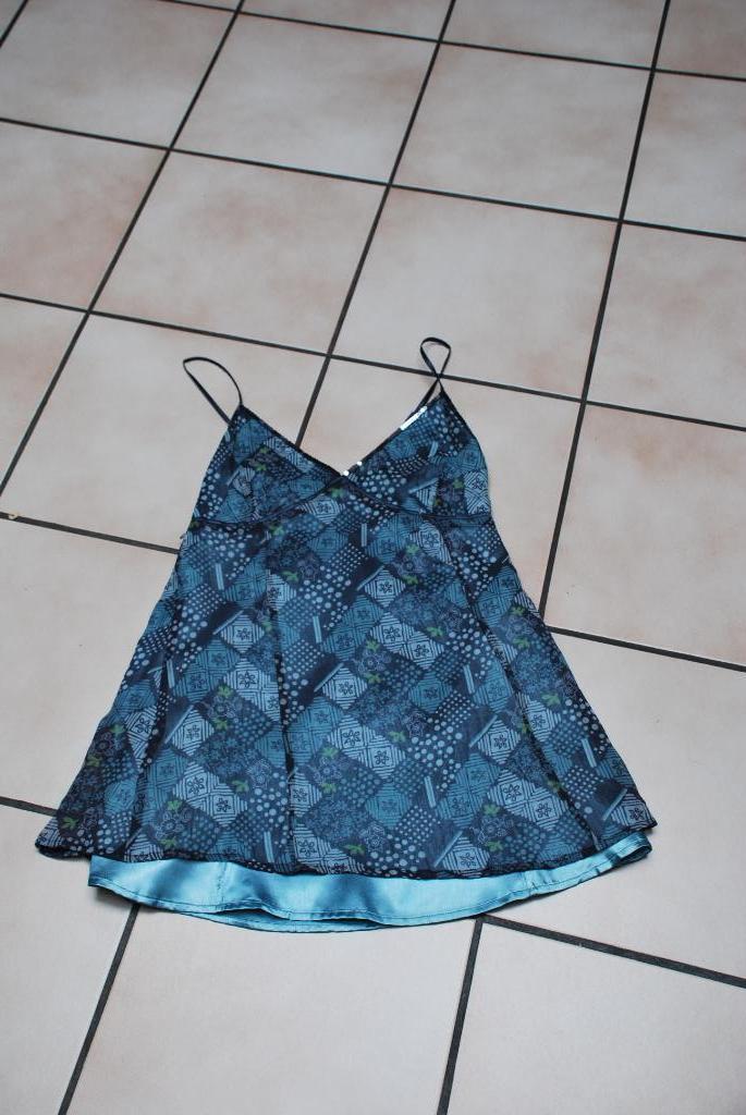 Esprit top in chamaréblauwe sluier met pailletten Maat M, Kleding | Dames, Topjes, Zo goed als nieuw, Maat 38/40 (M), Blauw, Zonder mouw