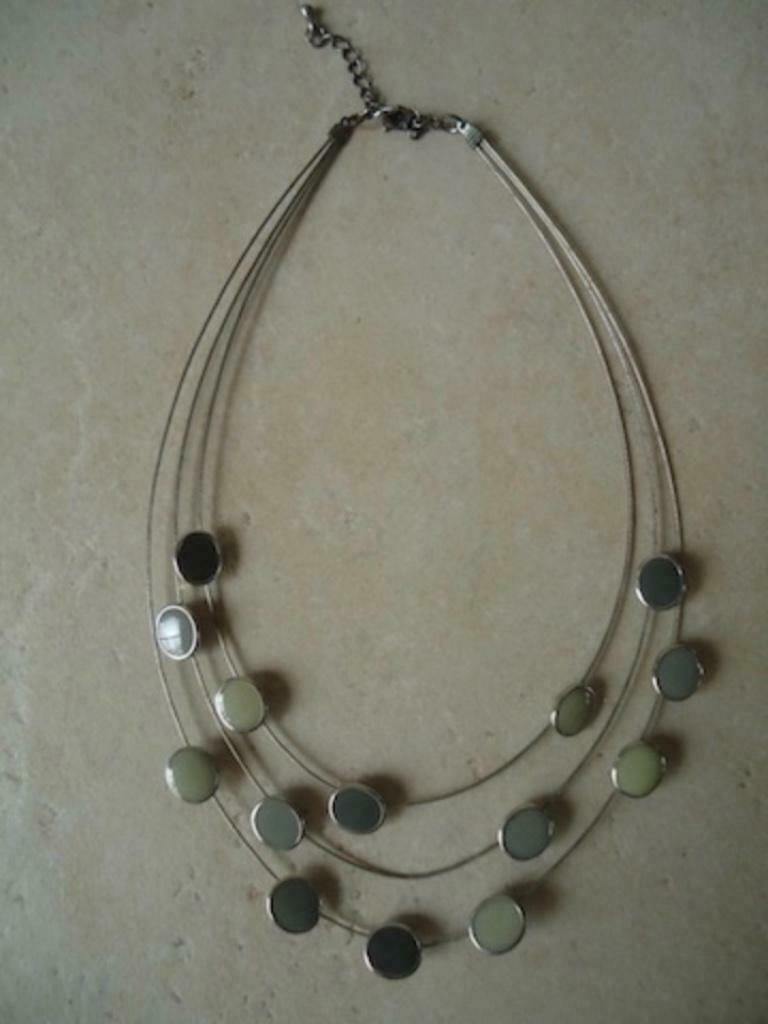 Ketting grijs beige, Handtassen en Accessoires, Kettingen, Verzenden, Gebruikt, Beige