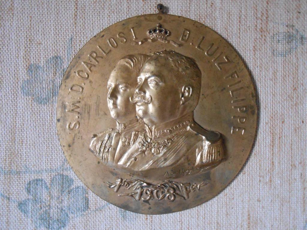 2 UNIEKE  ZWARE GIET PLATEN KONINGS HUIZEN SPANJE & PORTU, Antiek en Kunst, Ophalen