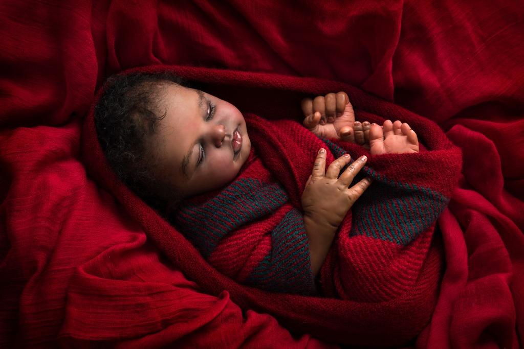 reborn babypop Yousef (Afrikaans) met geroote haartjes, Ophalen of Verzenden, Zo goed als nieuw, Babypop, Levensecht of Reborn