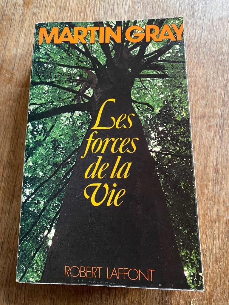 Les forces de la vie Martin Gray  Robert Laffont 1975 TB ét, Boeken, Verzenden, Martin Gray, 20e eeuw of later, Gelezen
