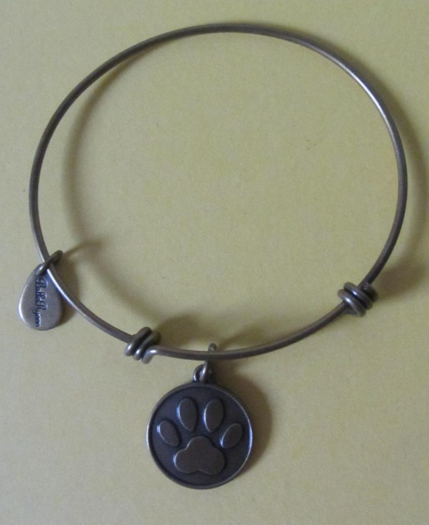 Bracelet Paw Print - Bella Ryann - Pattes de chien, Bijoux, Sacs & Beauté, Enlèvement ou Envoi, Comme neuf, Autres couleurs, Or