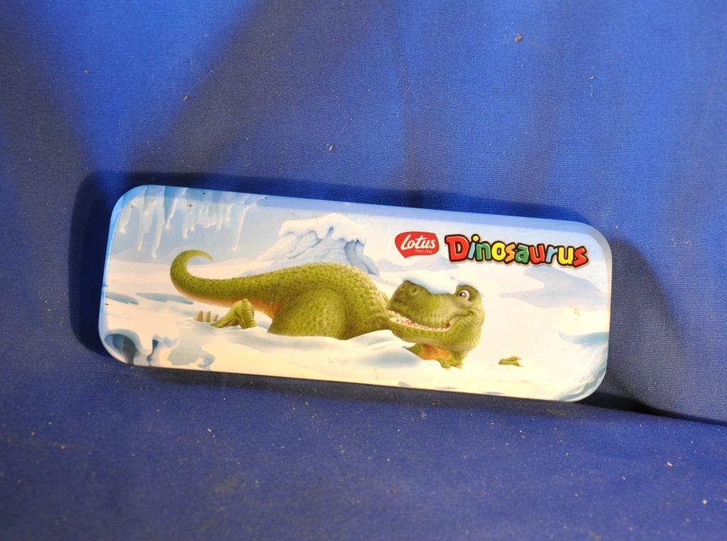 boite en fer plumier lotus dinosaurus, Collections, Boîte en métal, Enlèvement ou Envoi, Comme neuf, Autre, Autres marques