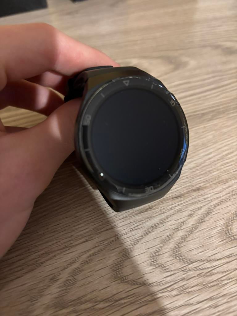 Huawei GT 2ème état neuf., Bijoux, Sacs & Beauté, Avancer d'un pas, Étanche, Enlèvement ou Envoi, Comme neuf