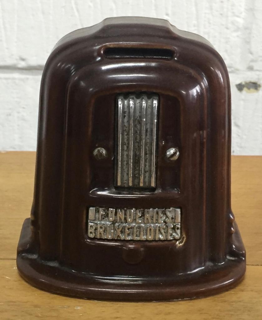 Geëmailleerde gietijzeren spaarpot Fonderies Bruxelles, Ophalen of Verzenden, Gebruikt, Metaal of Blik, Overige thema's