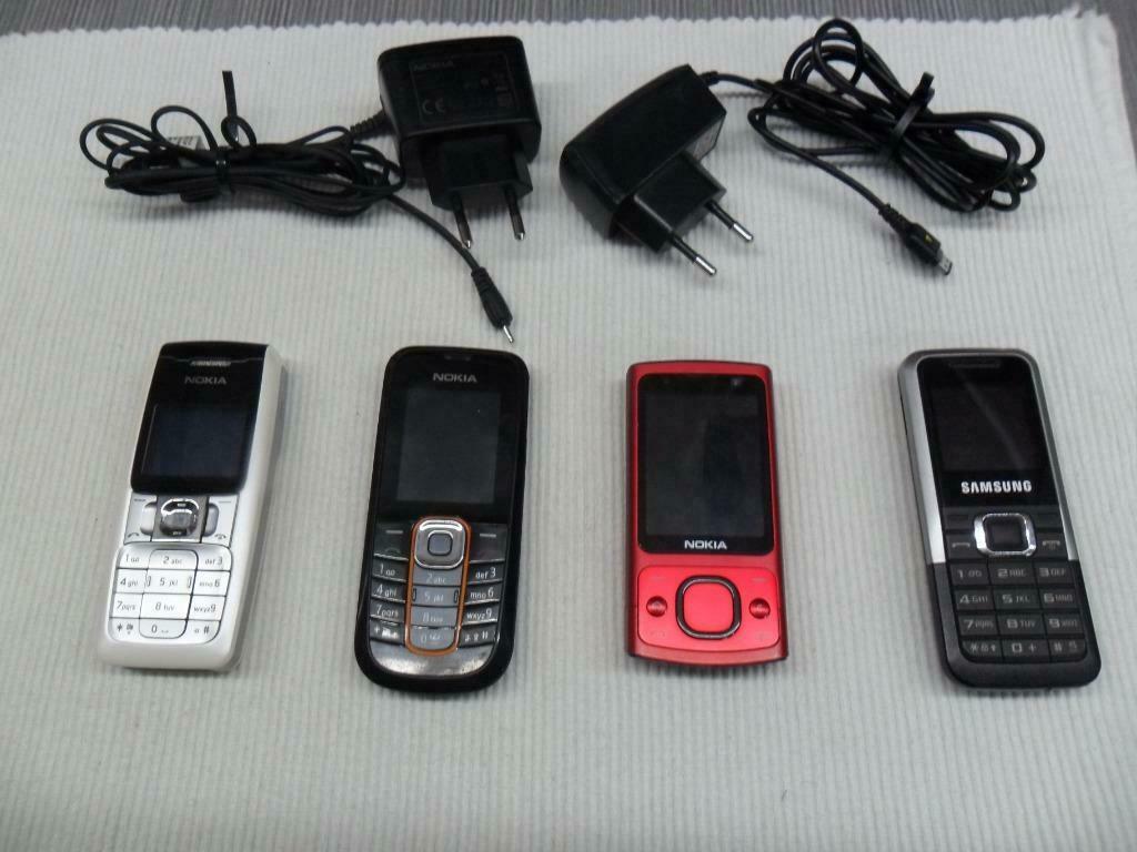 4 Gsm pour pièces + 2 chargeurs, Télécoms, Téléphonie mobile | Accessoires & Pièces, Enlèvement ou Envoi, Utilisé, Autres types