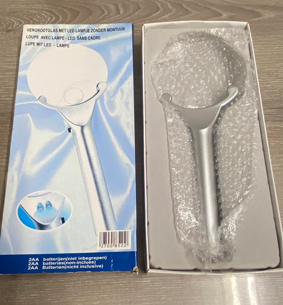 Vergrootglas met LED-lampen zonder frame Nieuw, prijs: 20€, Hobby en Vrije tijd, Vergrootglazen, Loepen en Loeplampen, Ophalen of Verzenden