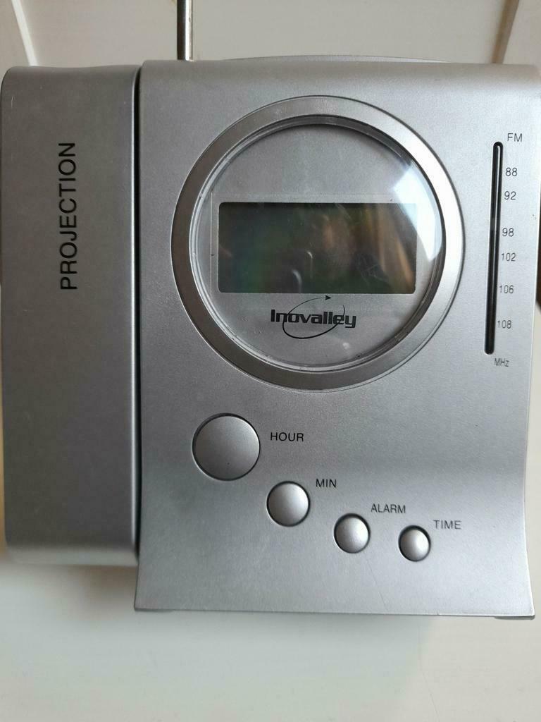 INOVALLEY wekkerradio met projector aan de muur, Ophalen of Verzenden, Zo goed als nieuw, Transistorradio