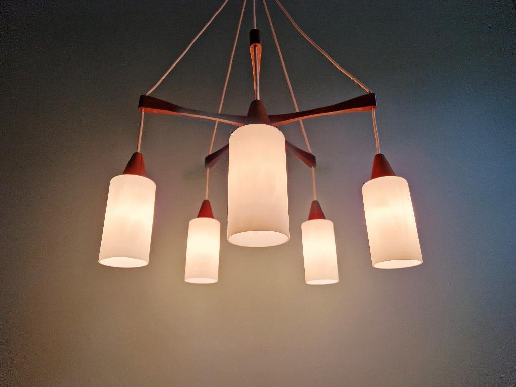 Lustre scandinave en teck et opaline satinée blanche, 1960, Enlèvement ou Envoi