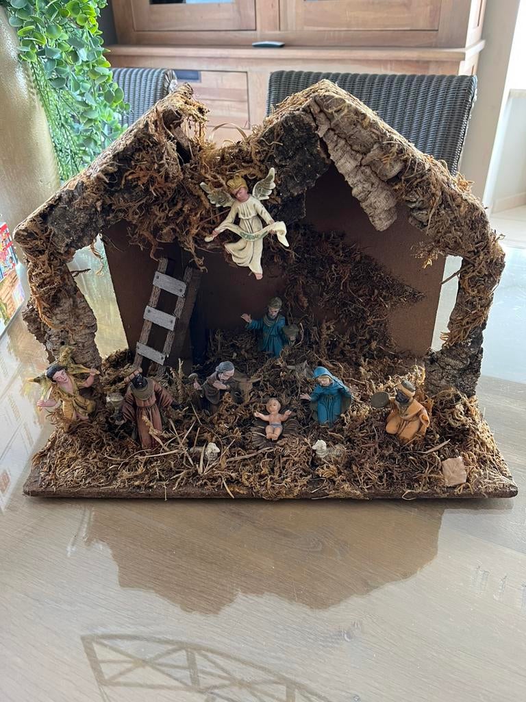 Grote kerststal met figuren in prima staat, Diversen, Ophalen of Verzenden, Zo goed als nieuw