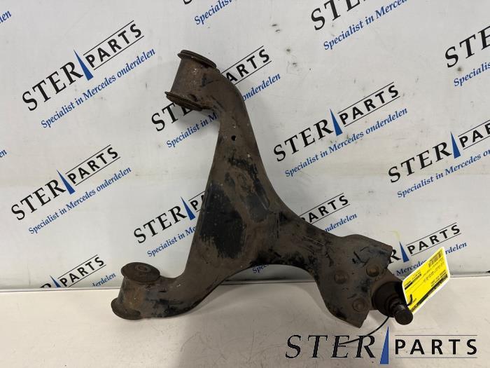 Draagarm rechts-voor van een Mercedes Vito, Gebruikt, -, Ophalen of Verzenden, -