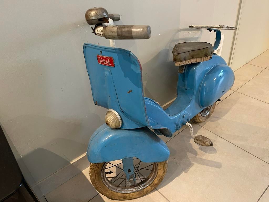 Torck originele patine blauw vespa scooter 1953 - 58, Verzamelen, Ophalen, Gebruikt, Reclamebord