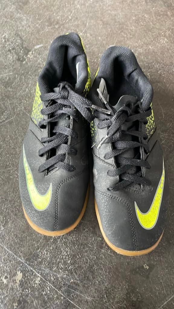 Nike Zaalvoetbalschoenen maat 36, Sport en Fitness, Ophalen of Verzenden