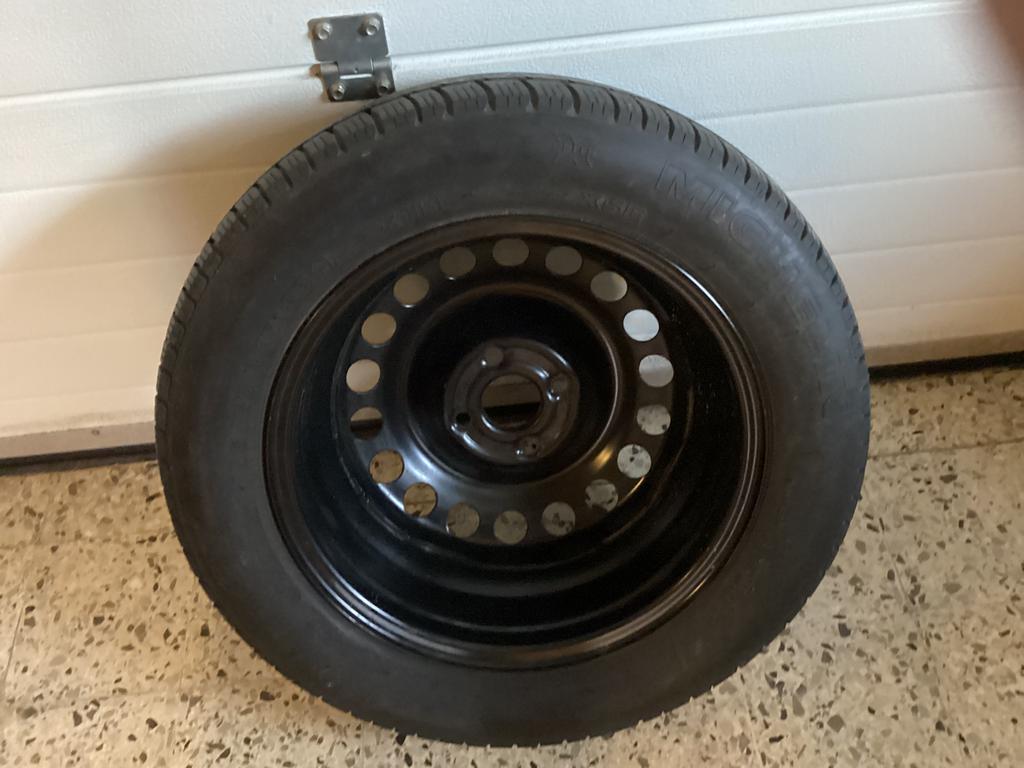Michelin Radiaal band 195/60/R15 met velg, Ophalen, Banden en Velgen, Personenwagen, Gereviseerd