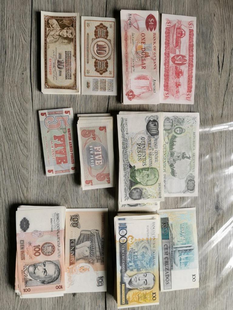 Billets différents anciens en parfait état, Enlèvement