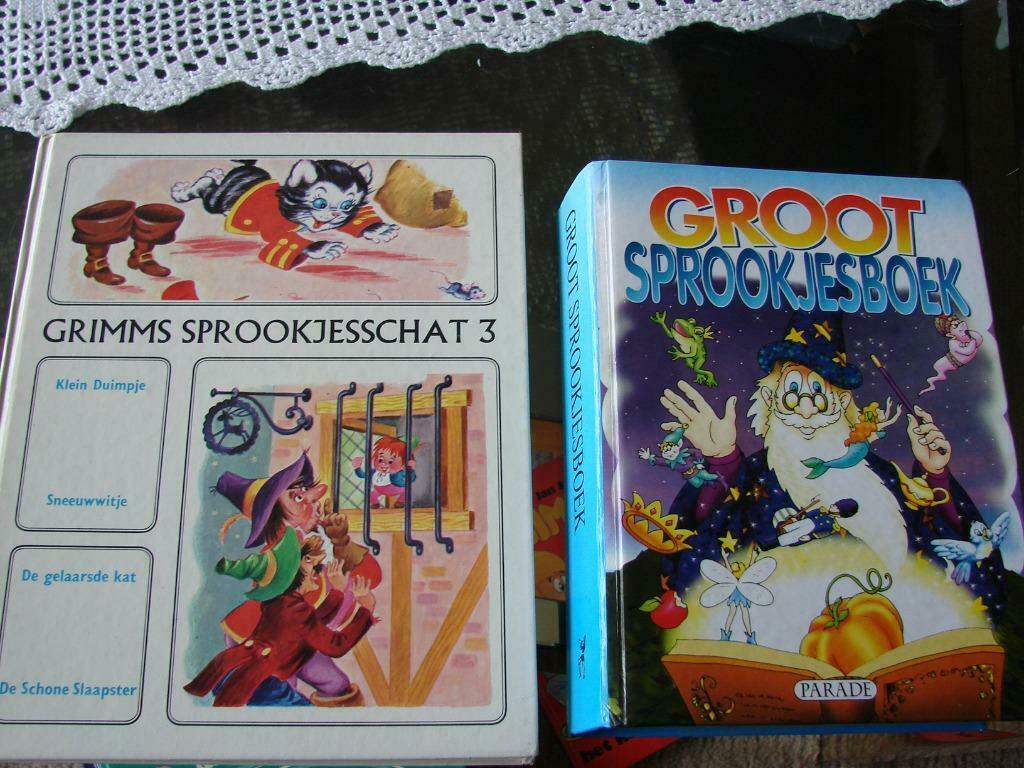 groot sprookjesboek en grimm sprookjesschattenboek, Ophalen of Verzenden, Gelezen
