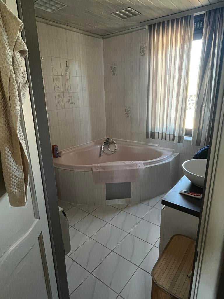 MOET WEG Roos hoekbad, Doe-het-zelf en Bouw, Sanitair, Ophalen, Bad
