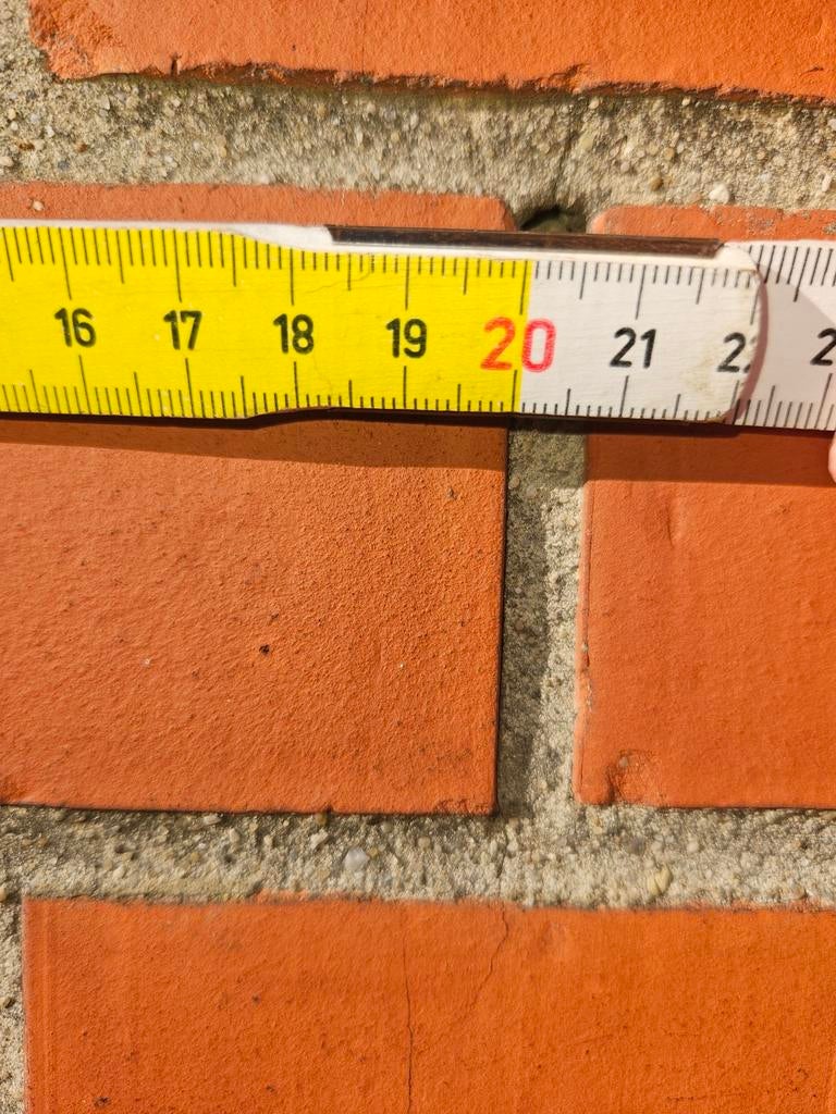 [ZOEK] 20 gladde oranjerode stenen (20x6,5x10), Doe-het-zelf en Bouw, Metselstenen, Bakstenen