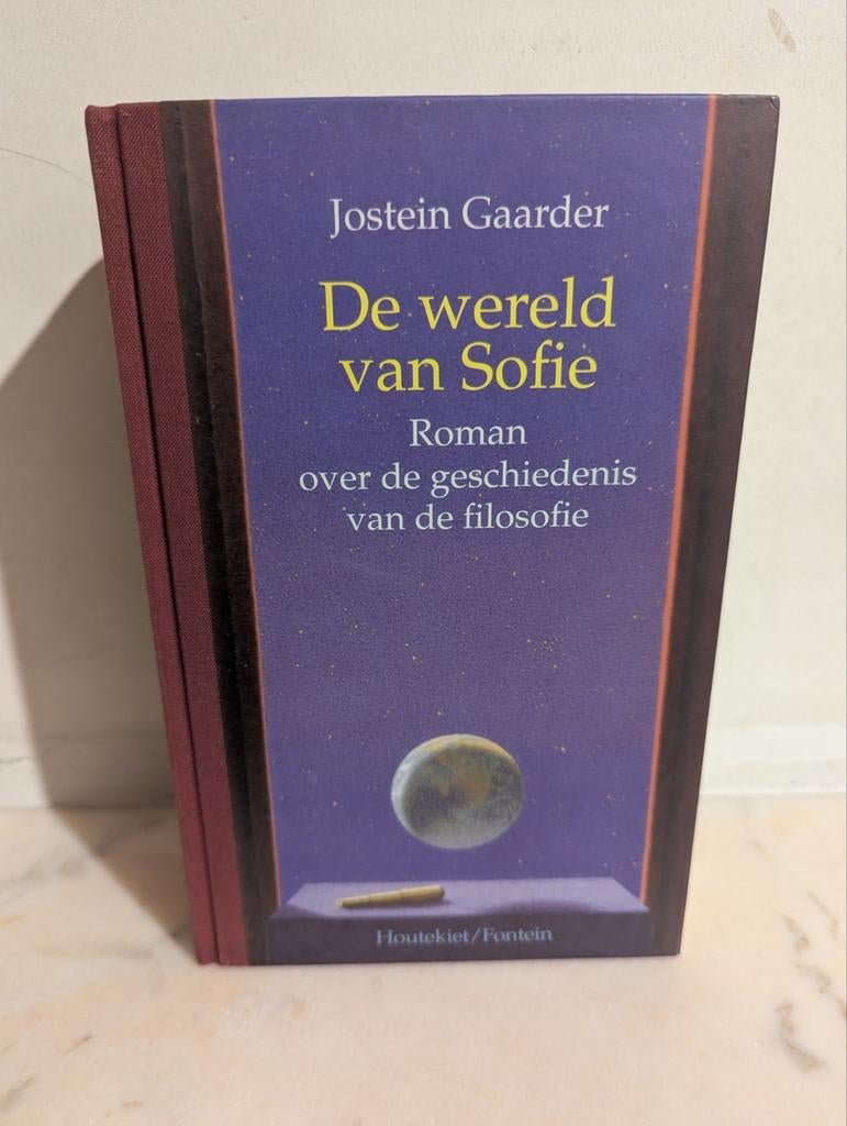 Roman De Wereld van Sofie, Enlèvement ou Envoi