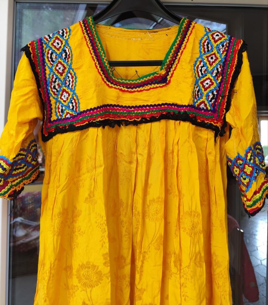 Djellaba berbère femme, Enlèvement ou Envoi, Porté