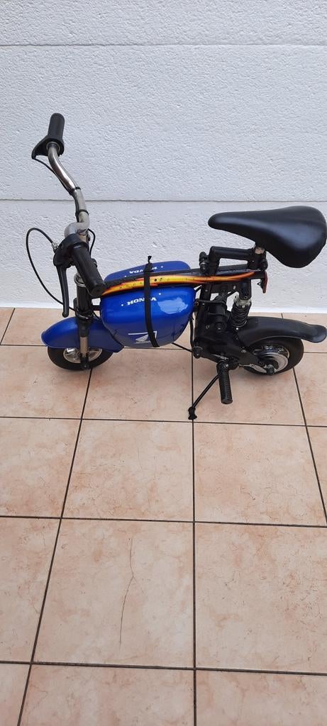 Honda, Electrische kinderstep met nieuwe Batterijen ,15kmph, Fietsen en Brommers, Steps, Gebruikt, Overige typen, Ophalen