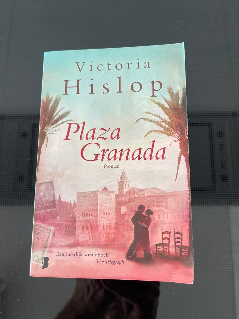 Victoria Hislop - Plaza Granada Spaanse burgeroorlog, Enlèvement ou Envoi, Comme neuf, Victoria Hislop
