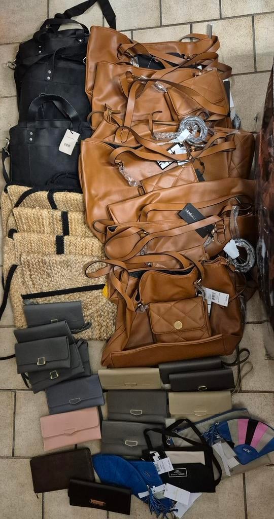 Lot van strikt nieuwe lederwaren, Handtassen en Accessoires, Tassen | Reistassen en Weekendtassen, Ophalen