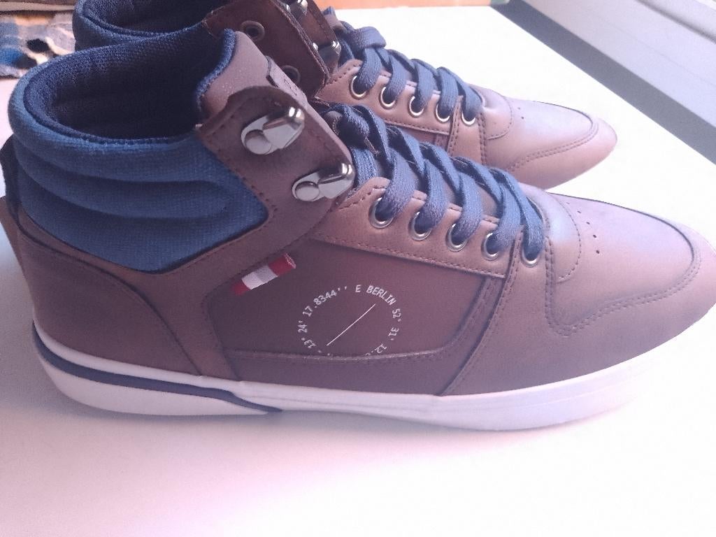 nieuw Pier one maat 45 hoge sneakers in verpakking, Kleding | Heren, Schoenen, Bruin, Verzenden, Nieuw, Pier One