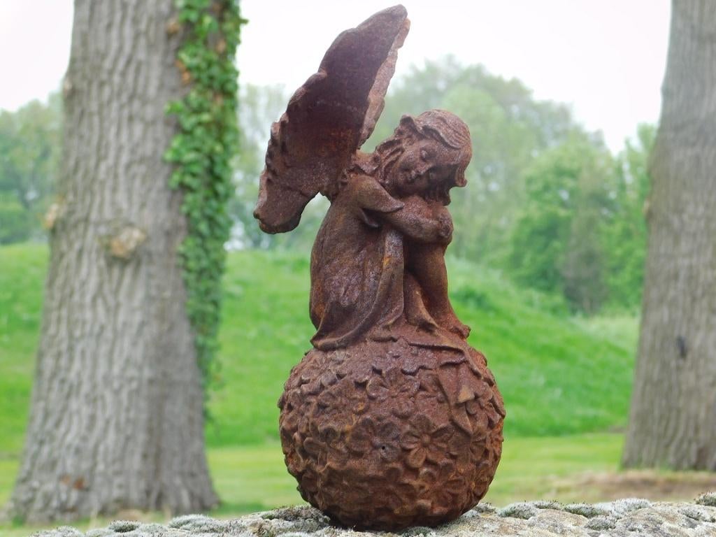 Ange sur une boule - fonte, Enlèvement ou Envoi, Métal, Ange