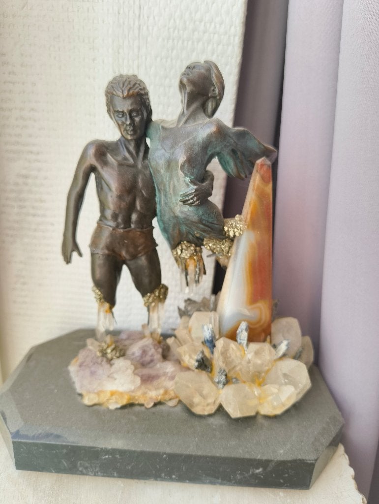 Statue en bronze d'Ebano Internacional avec agate et cristal, Enlèvement, Bronze