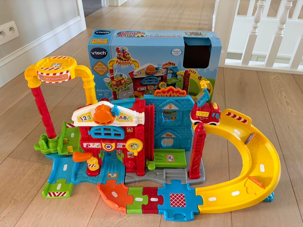 Vtech toet toet auto’s brandweerkazerne, Enlèvement ou Envoi, Comme neuf, 2 à 4 ans